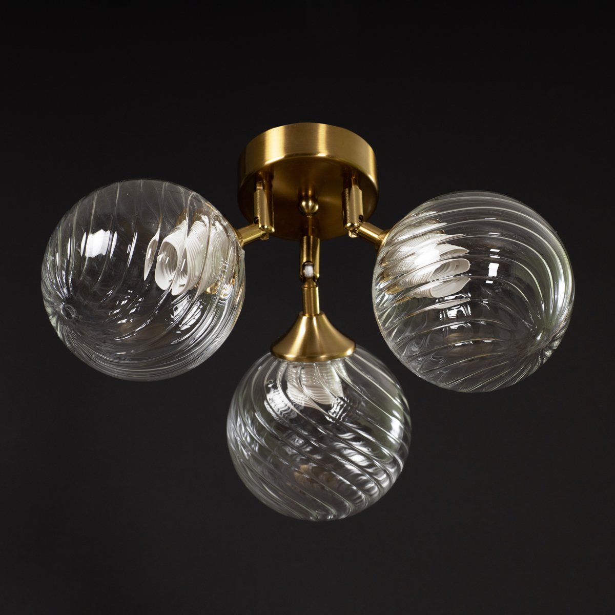 На фотографії Люстра Декоративна DX-2014-3 BE з розділу Декоративні колір корпусу Антична бронза на 3 джерела світла